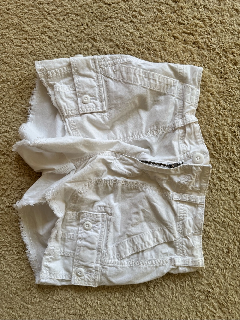 American Eagle white cargo shorts